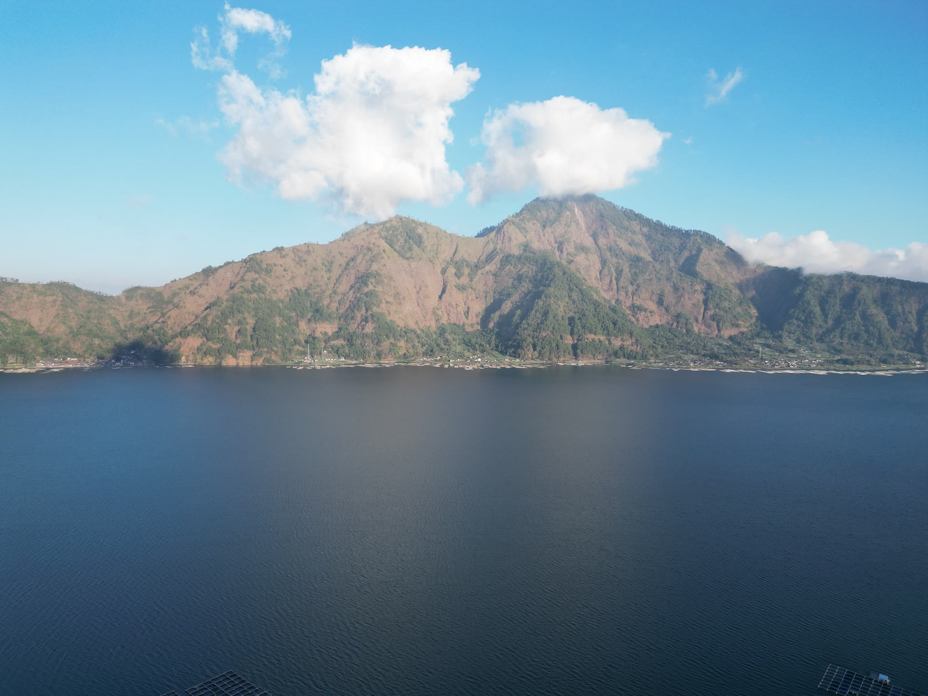 Le Mont Gunung depuis le le lac Batur
