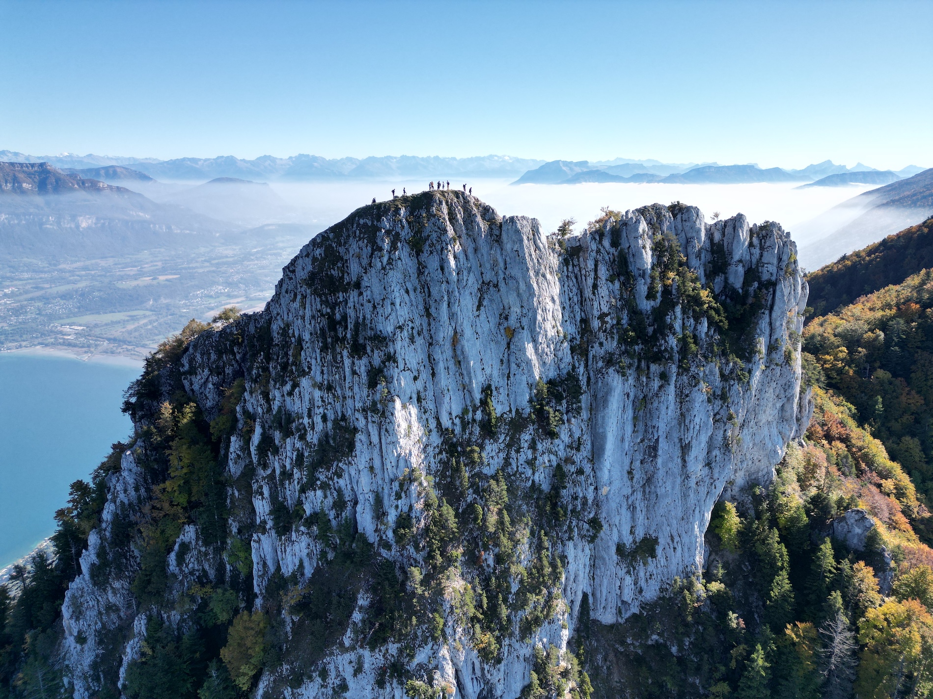La dent du chat et la cluse de Chambéry en second plan.