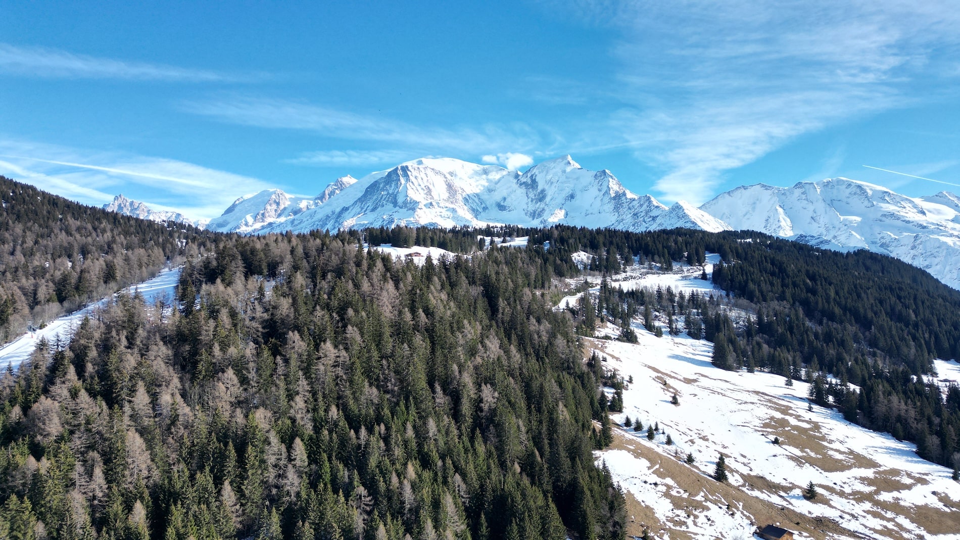 L'intru dans cette série: Le Mont Blanc depuis Saint Gervais les Bains - Haute-Savoie